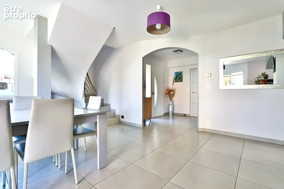 Taluyers  Maison d'architecte  4 chambres - photo 3