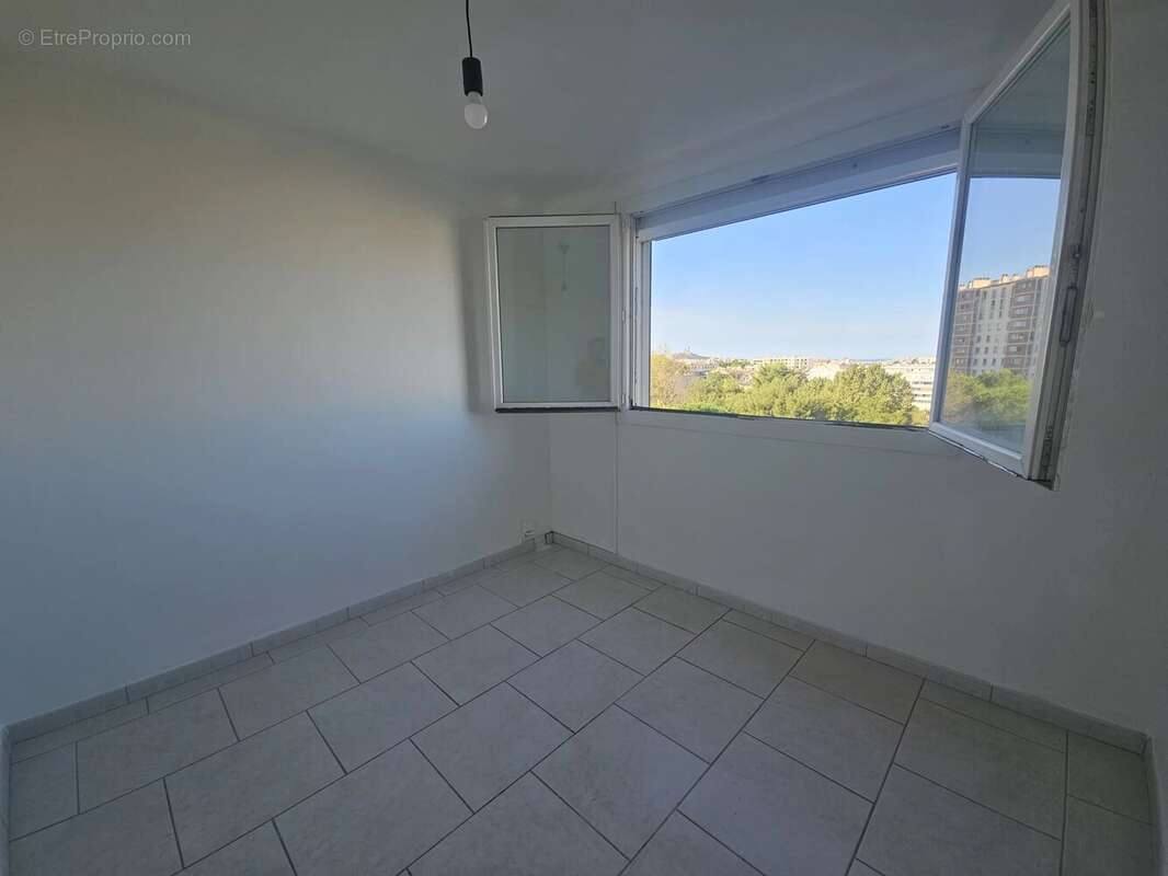 Appartement à MARSEILLE-4E