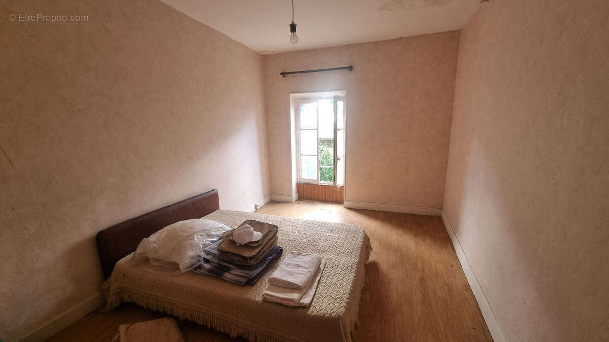 Maison à TOURZEL-RONZIERES