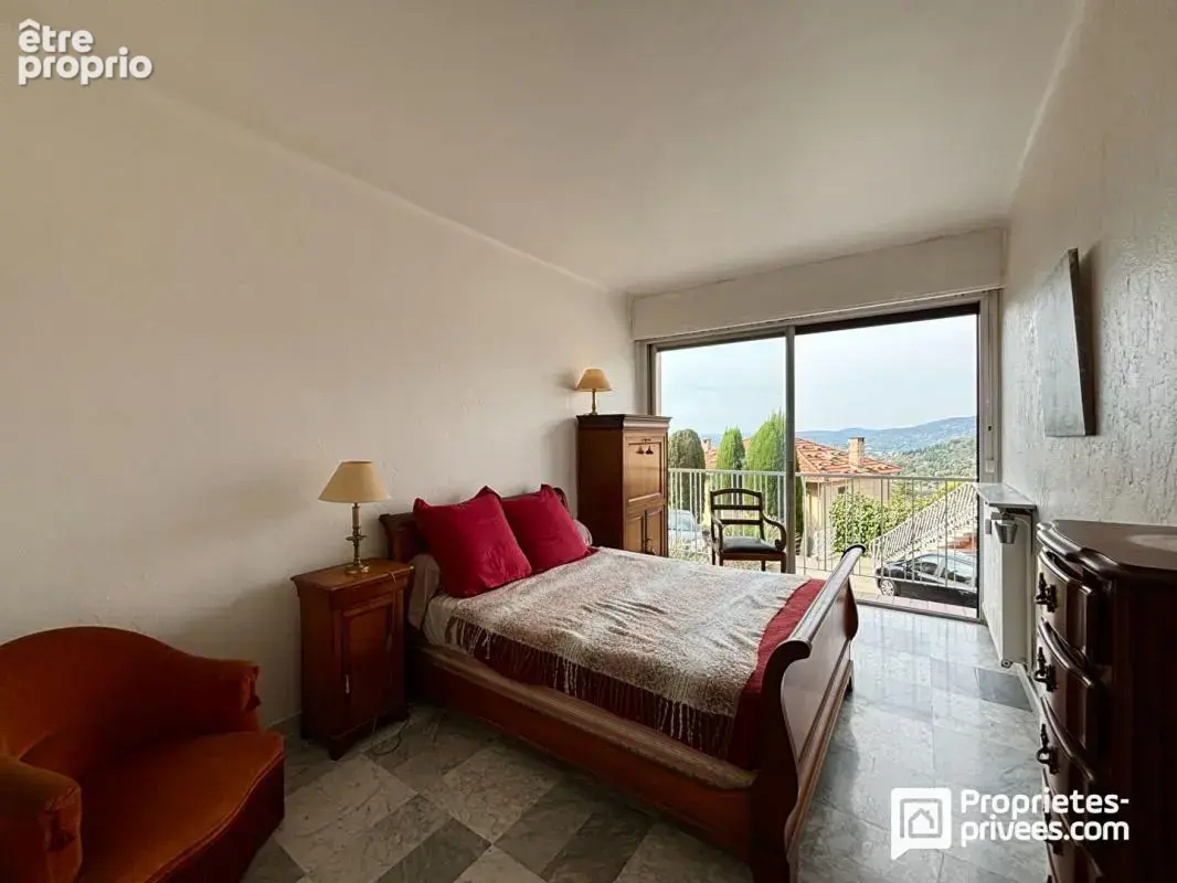 Appartement spacieux avec terrasse et parking, quartier Saint-François - Grasse - photo 9