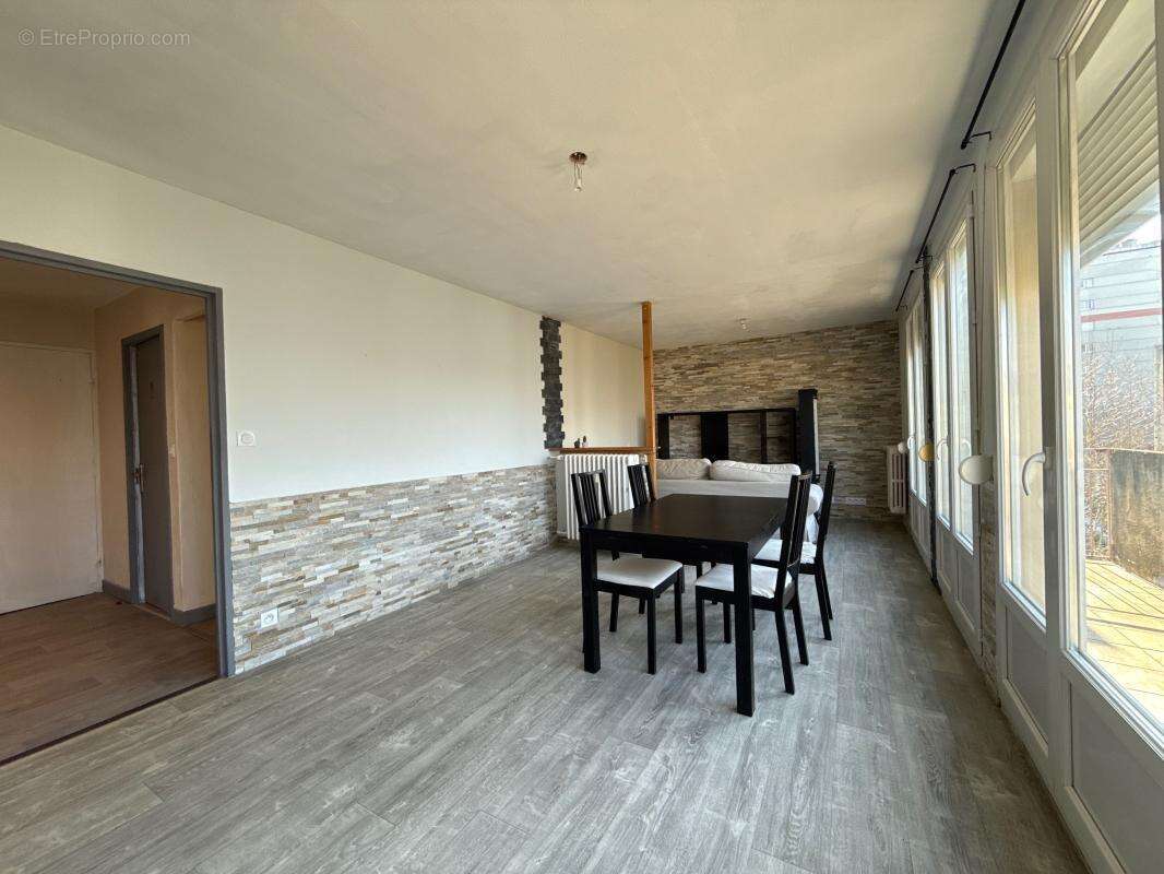 T4 lumineux avec balcon - Chenôve - photo 3