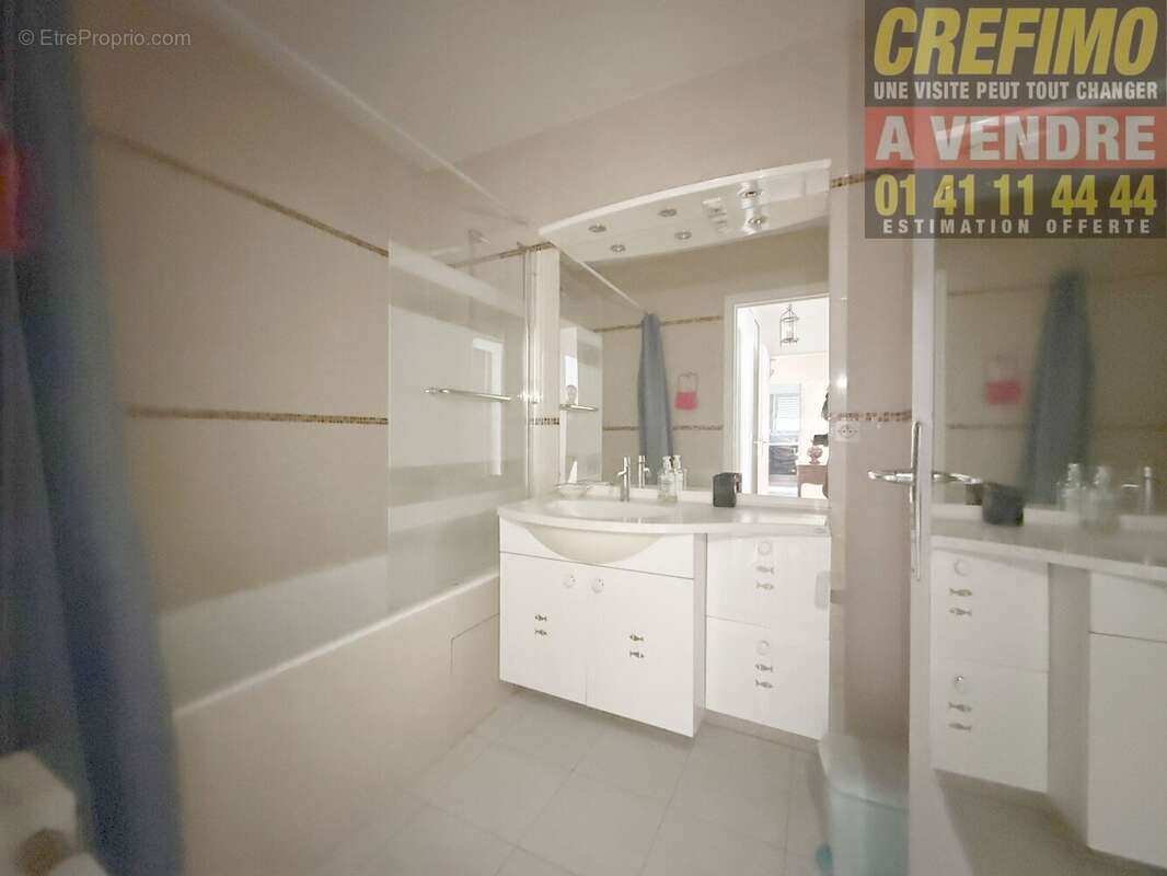 Appartement à COURBEVOIE