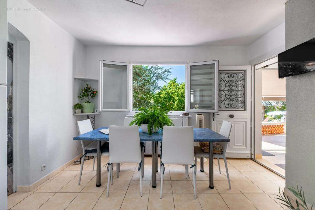 Maison de 4 pièces de 124 m² à Berre-les-Alpes - photo 6