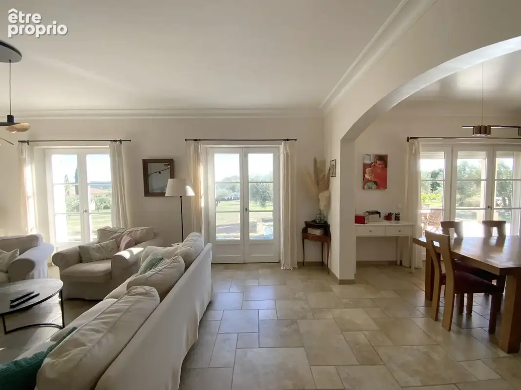 Propriété située à Uzès dans un secteur résidentiel. - photo 11