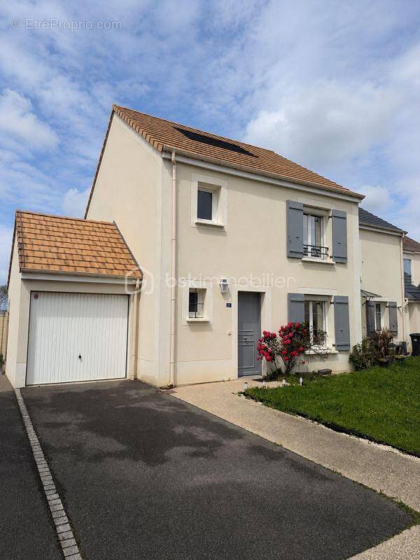 Maison à MENNECY
