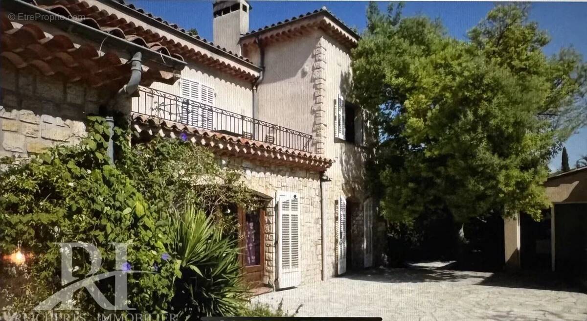 Appartement à MOUANS-SARTOUX