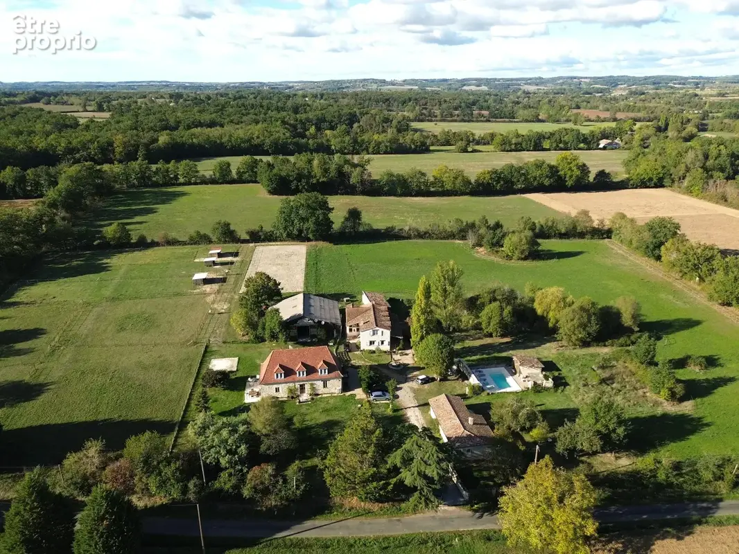 Domaine équestre idyllique avec deux maisons d'amis et 5 hectares de terrain - photo 1