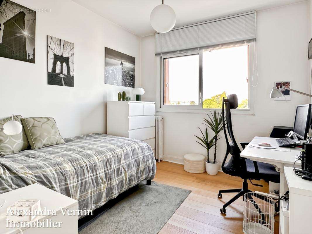 Appartement familial Saint-Germain-en-Laye rue de Tourville dernier étage refait à neuf - photo 14