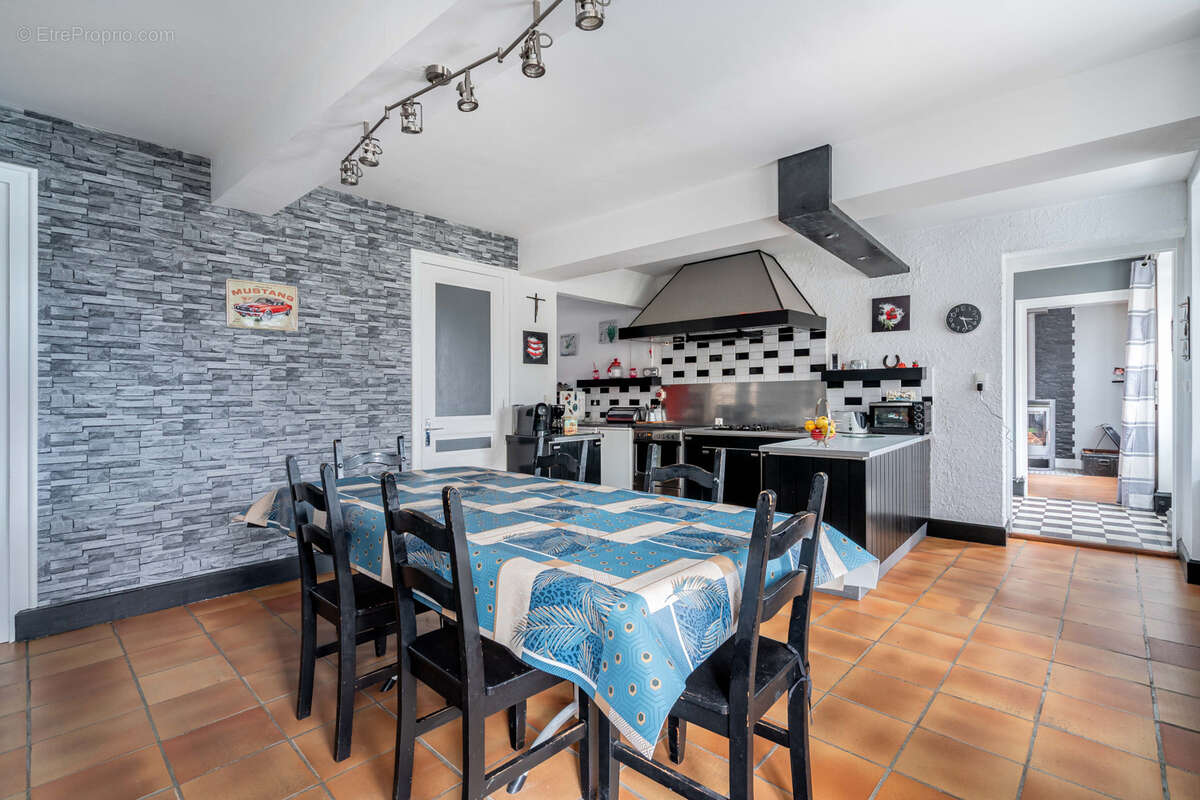 Maison à SAINT-SYMPHORIEN-SUR-COISE