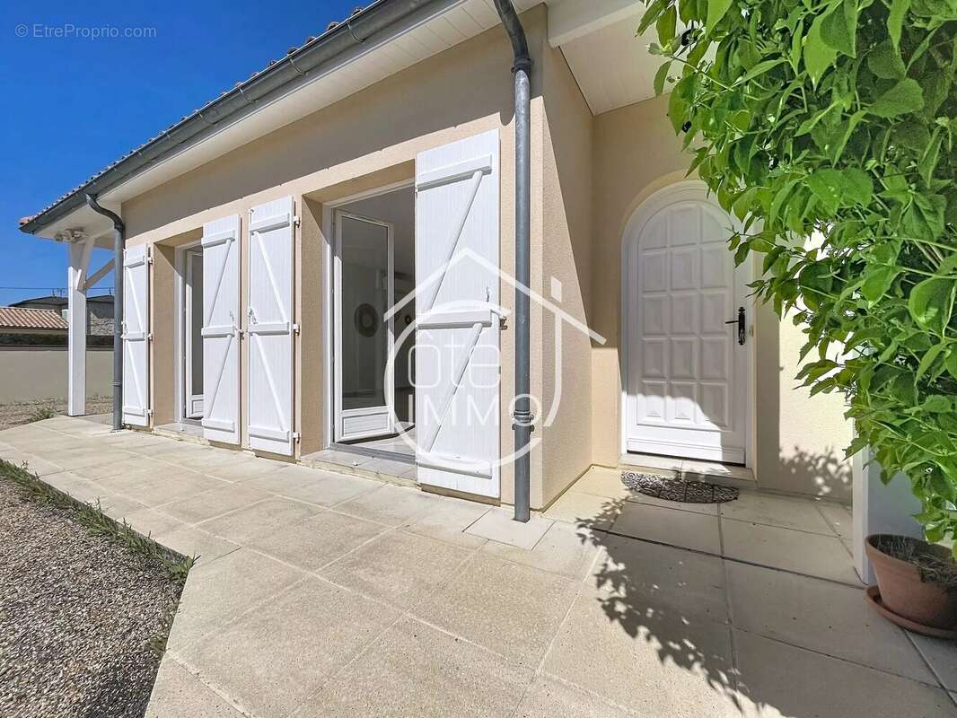 Maison à LAMOTHE-MONTRAVEL