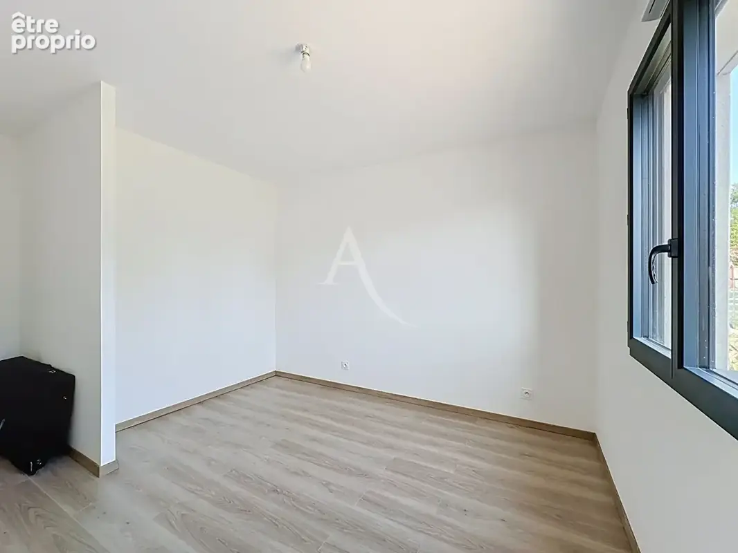 Maison contemporaine 2021 - Plain-pied - DPE A - Centre de Vernoil-le-Fourrier - photo 7