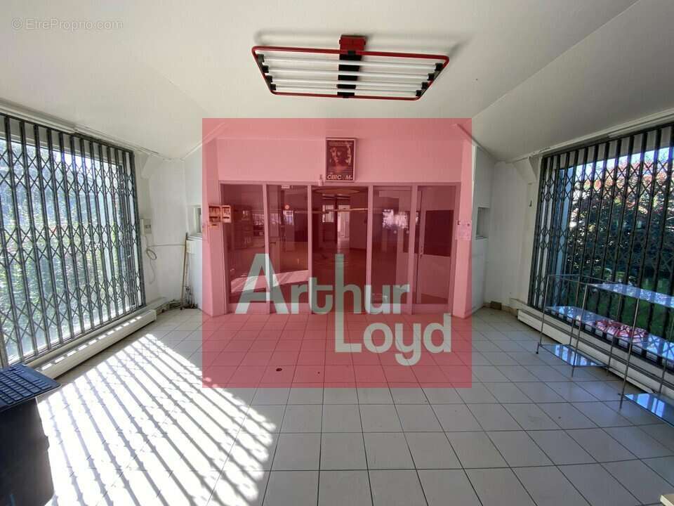 450 m² à Pont-Du-Casse  - photo 2