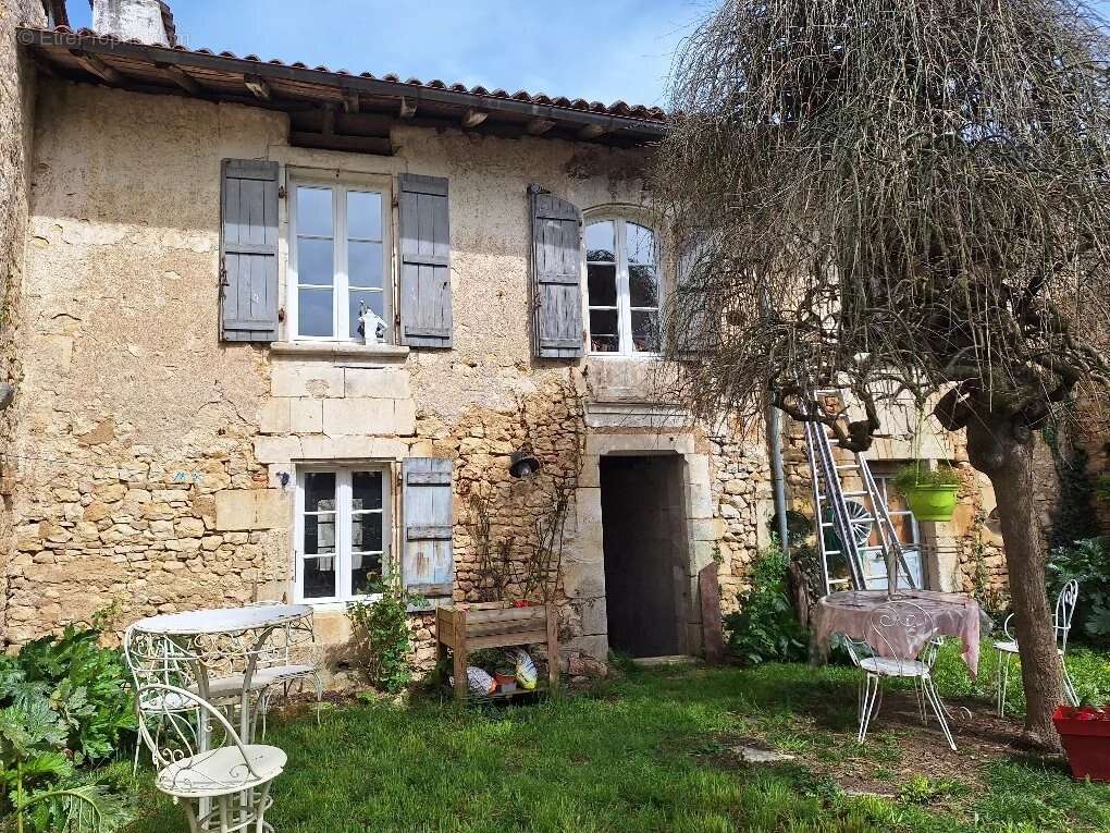 Maison à LA ROCHEFOUCAULD