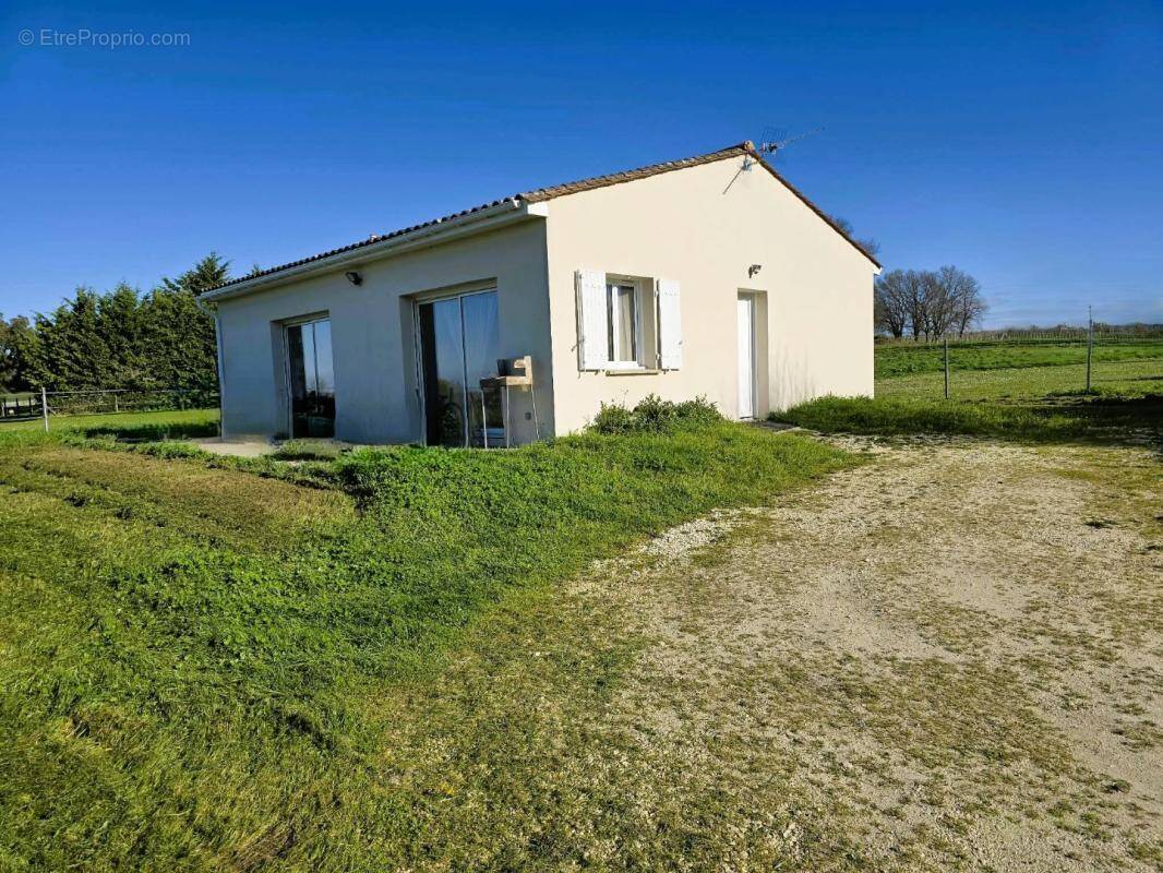 Maison à SAINT-BONNET-SUR-GIRONDE