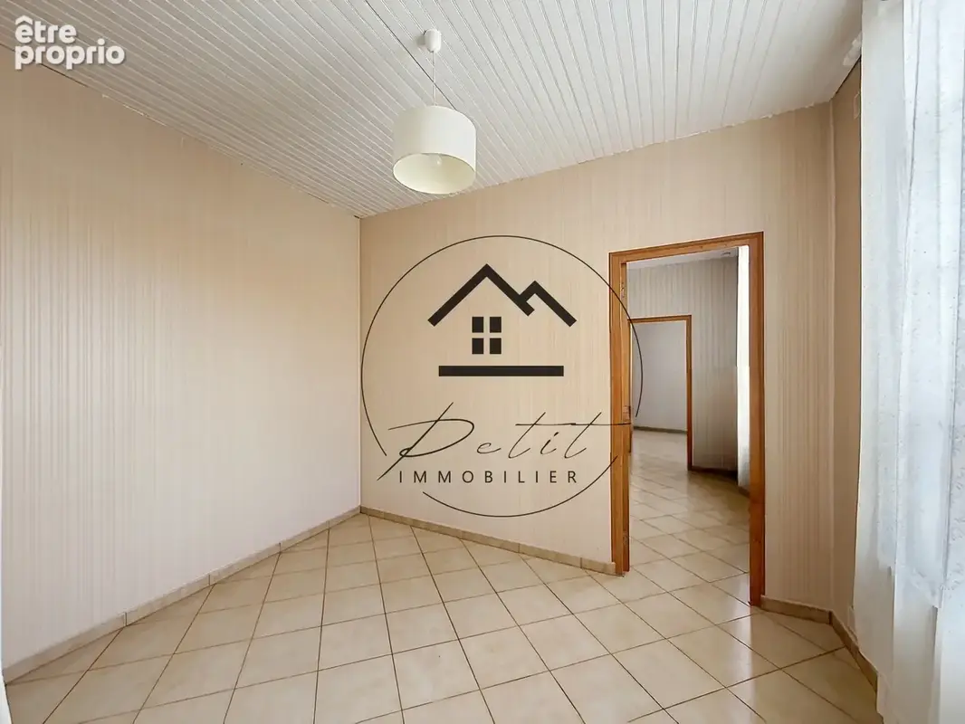 Montataire   maison individuelle avec terrasse et nombreuses dépendances - photo 9