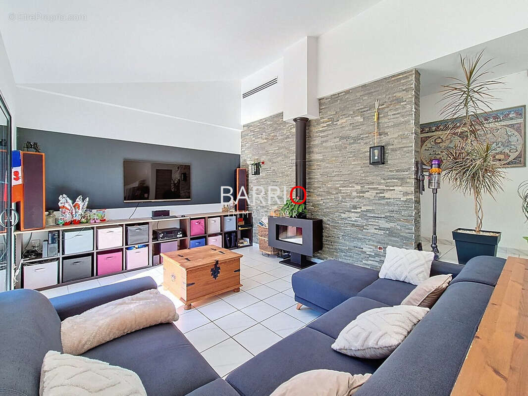 Maison à MONTESQUIEU-DES-ALBERES