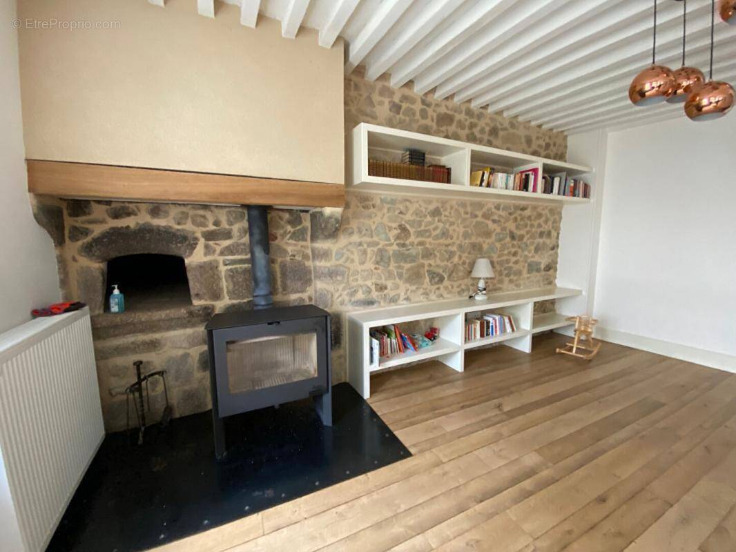 Maison à OUROUX-EN-MORVAN