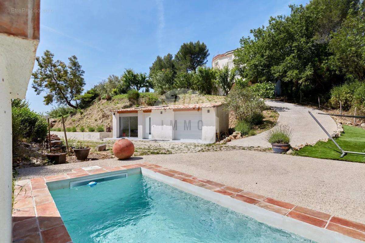 Maison à ROQUEVAIRE