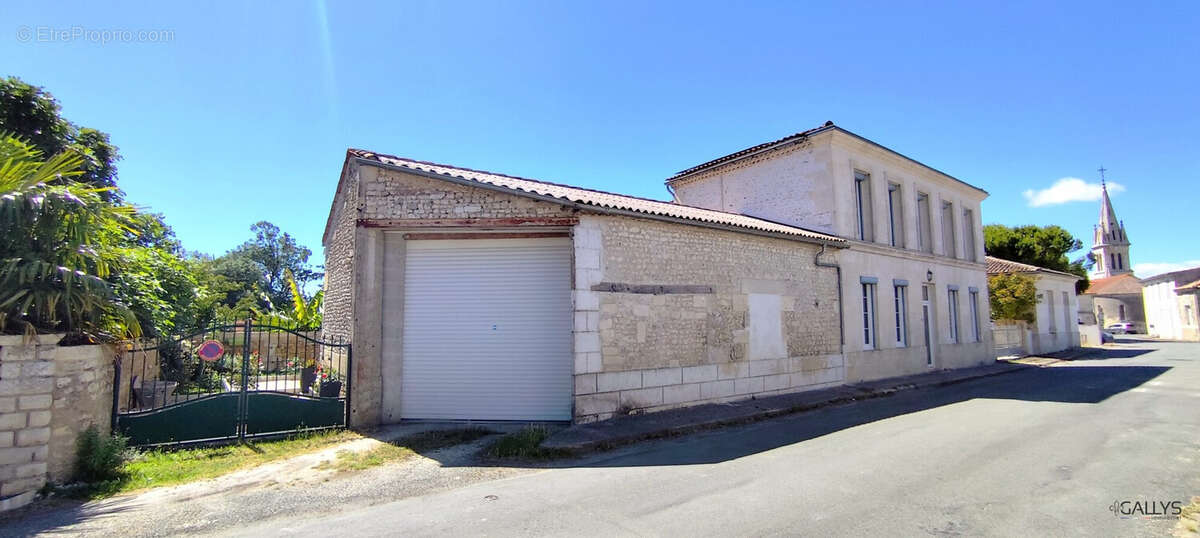 Maison à CHENAC-SAINT-SEURIN-D'UZET