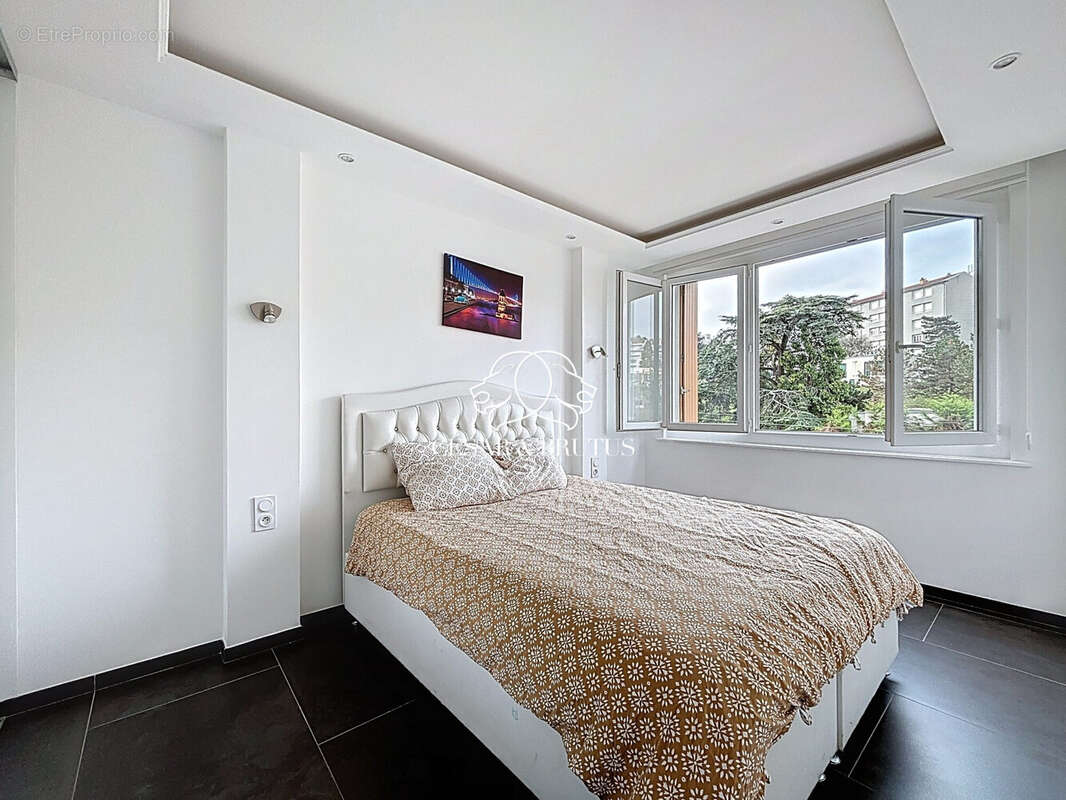 Appartement à LA MULATIERE