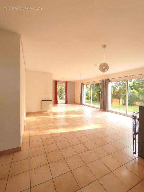 Maison familiale lumineuse 193 m² avec fort potentiel - 4/5 chambres - Grand jardin - photo 6