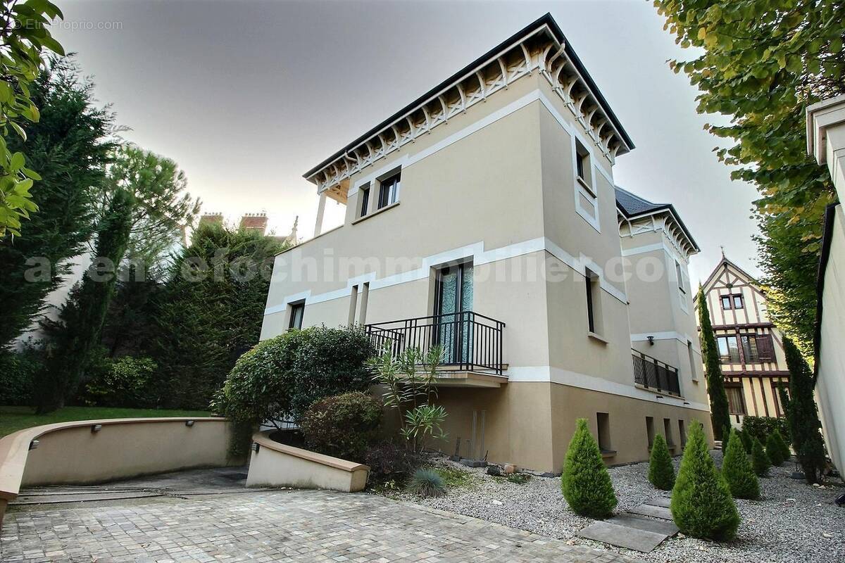 exposio_131436622 - Maison à SAINT-MAUR-DES-FOSSES