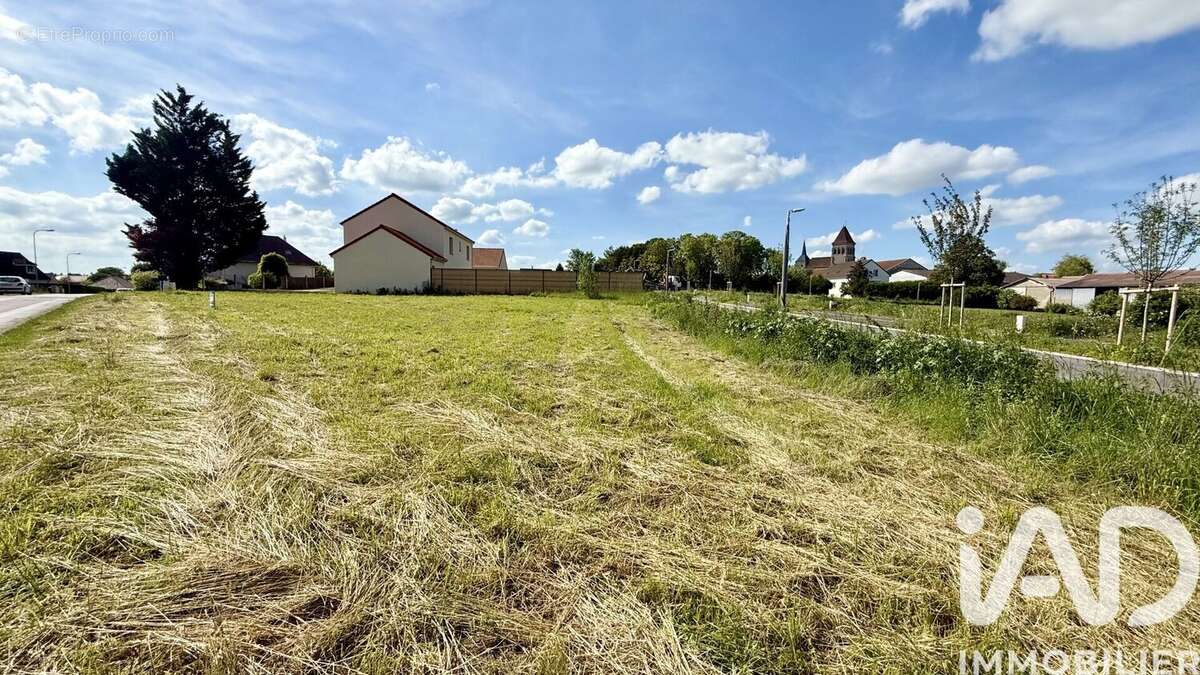 Terrain 725 m² à Lavannes  - photo 2