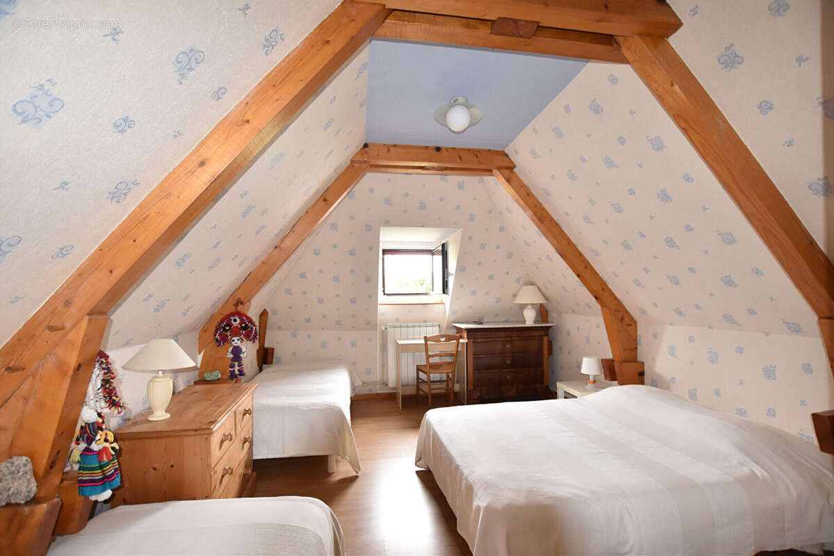 Maison à SAINT-REMY-EN-ROLLAT