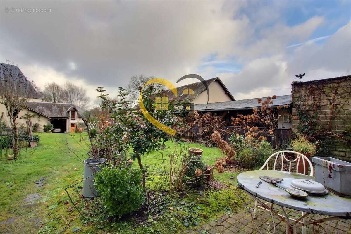 Maison à LA CHAPELLE-D&#039;ANGILLON