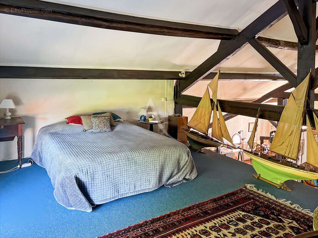 Propriété de caractère avec grange réhabilitée et dépendances sur plus de 3 400 m² à Challans - photo 7