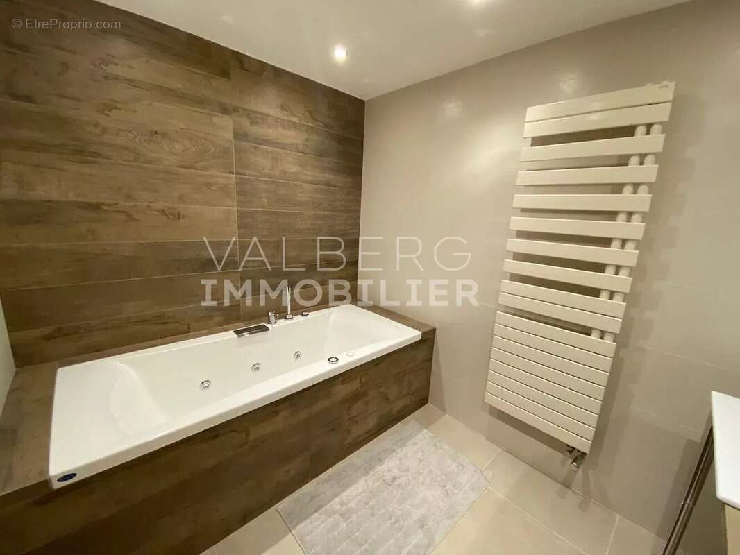 Chalet - 275 m² - proche des pistes - photo 10
