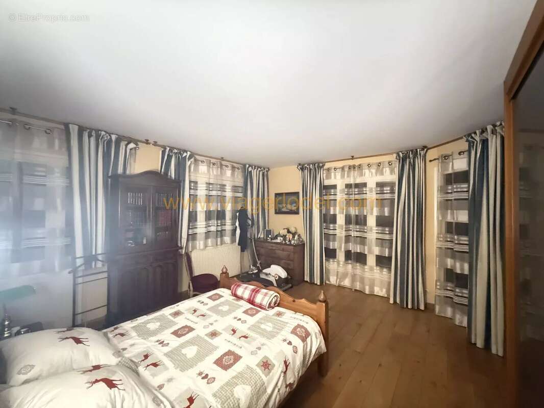 Appartement à LA CHAPELLE-DU-MONT-DU-CHAT