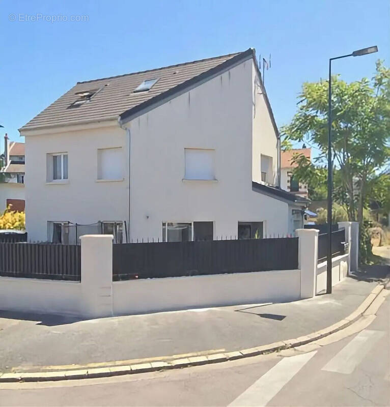 Appartement à SARTROUVILLE