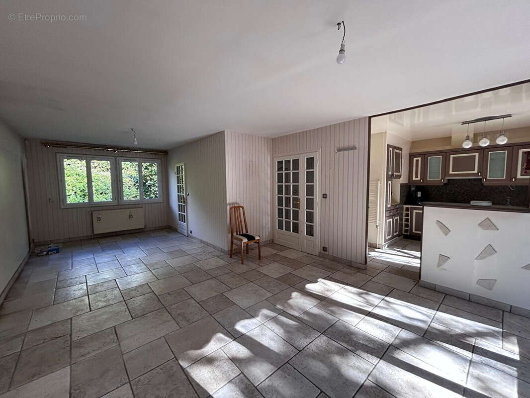 Maison à VARENNES-JARCY