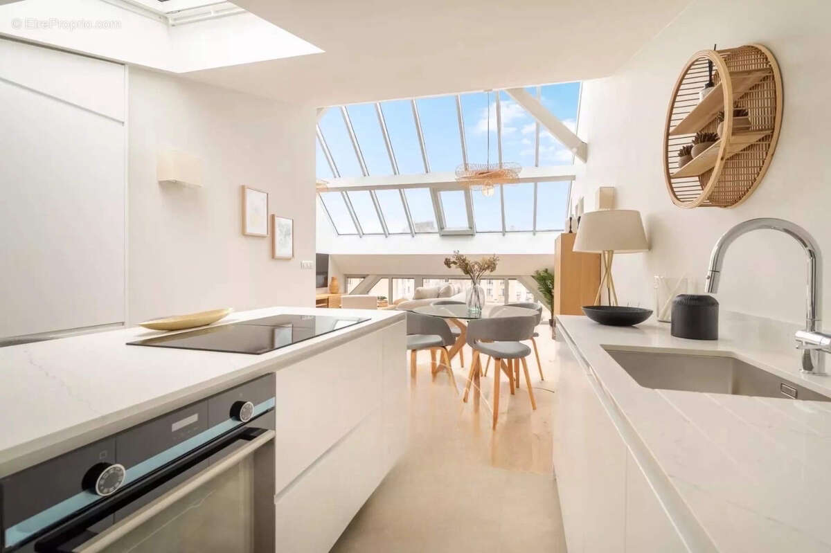 Appartement à PARIS-16E