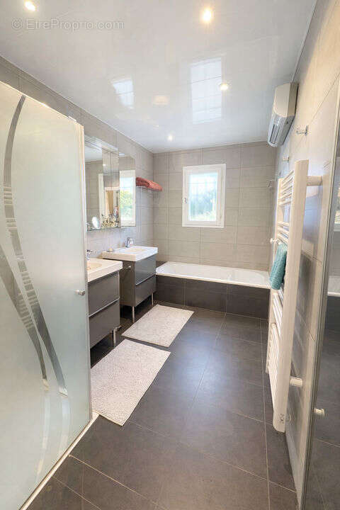 Maison à VILLENEUVE-LES-AVIGNON