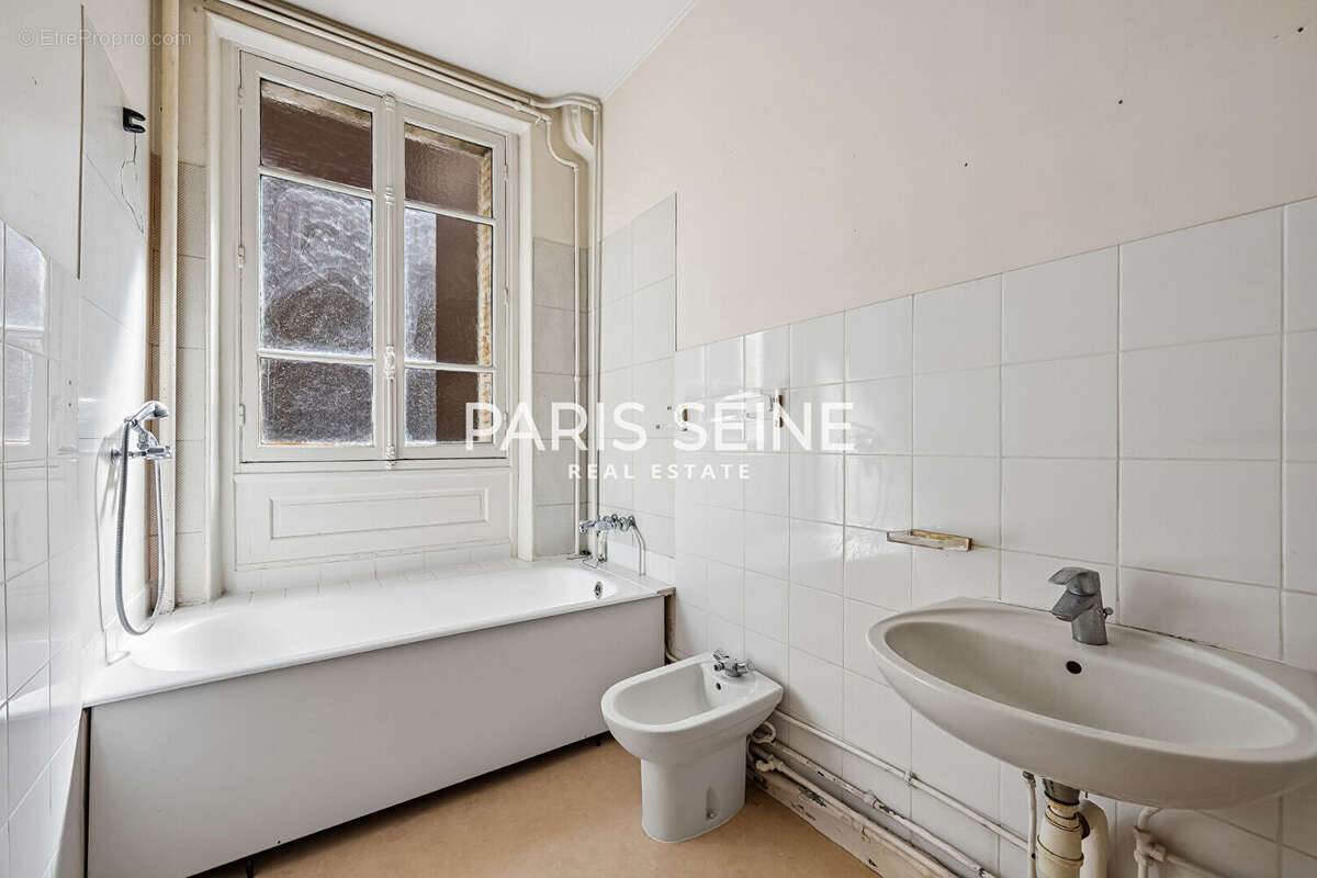 Appartement à PARIS-15E