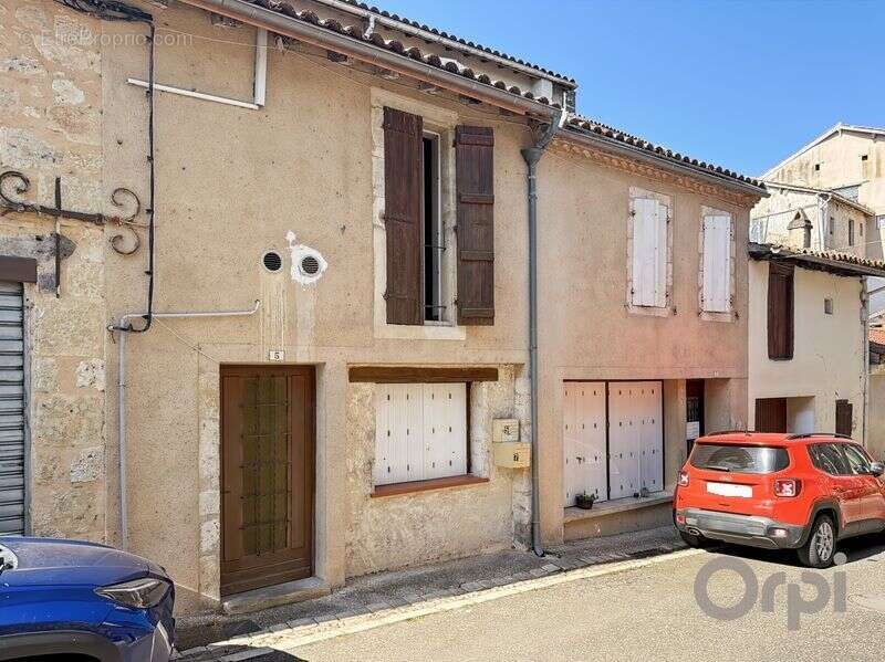 Au centre historique de MIRADOUX, maison de ville de 3 logements - photo 8