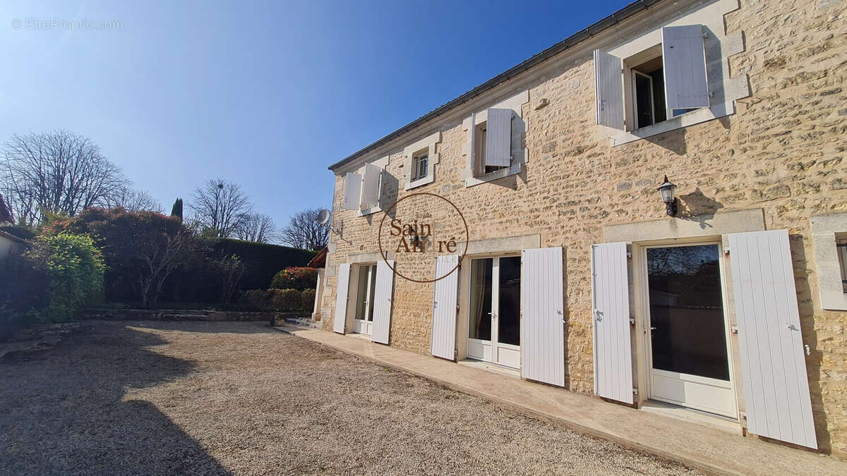 Maison à HIERSAC