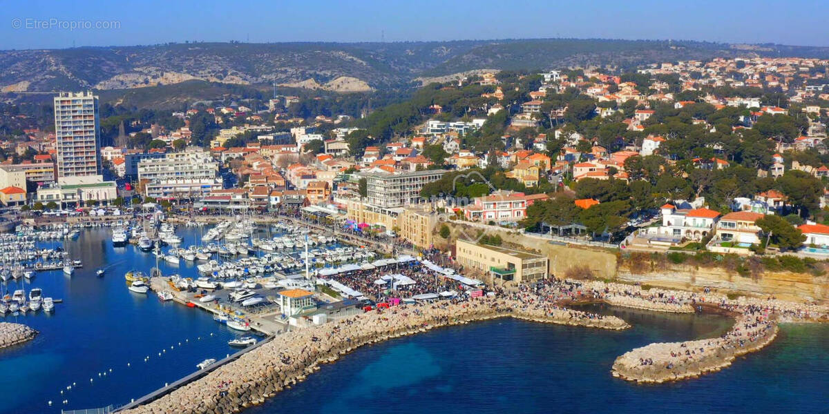 Commerce à CARRY-LE-ROUET