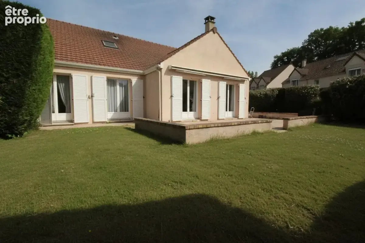 Maison 7 pièces 154 m² à vendre à Le Mesnil-Saint-Denis (78320) - photo 2