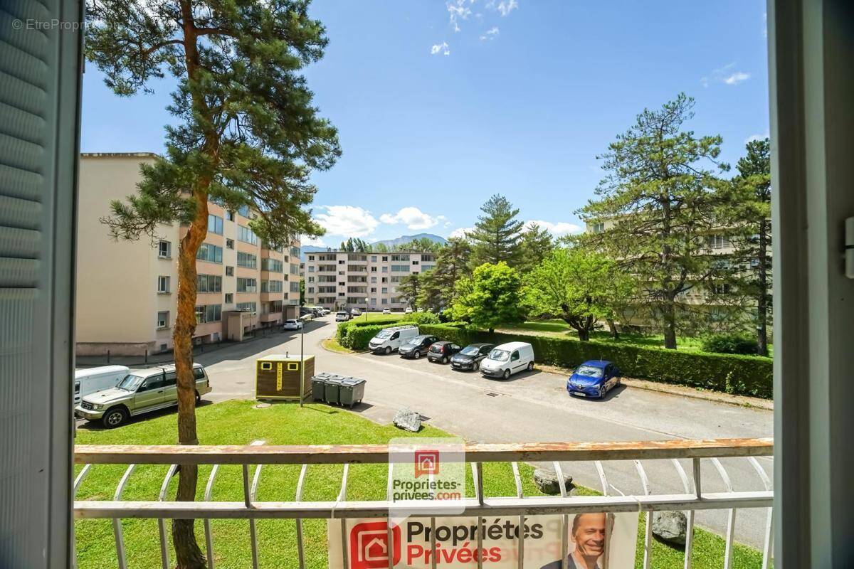 Appartement à SAINT-MARTIN-D'HERES