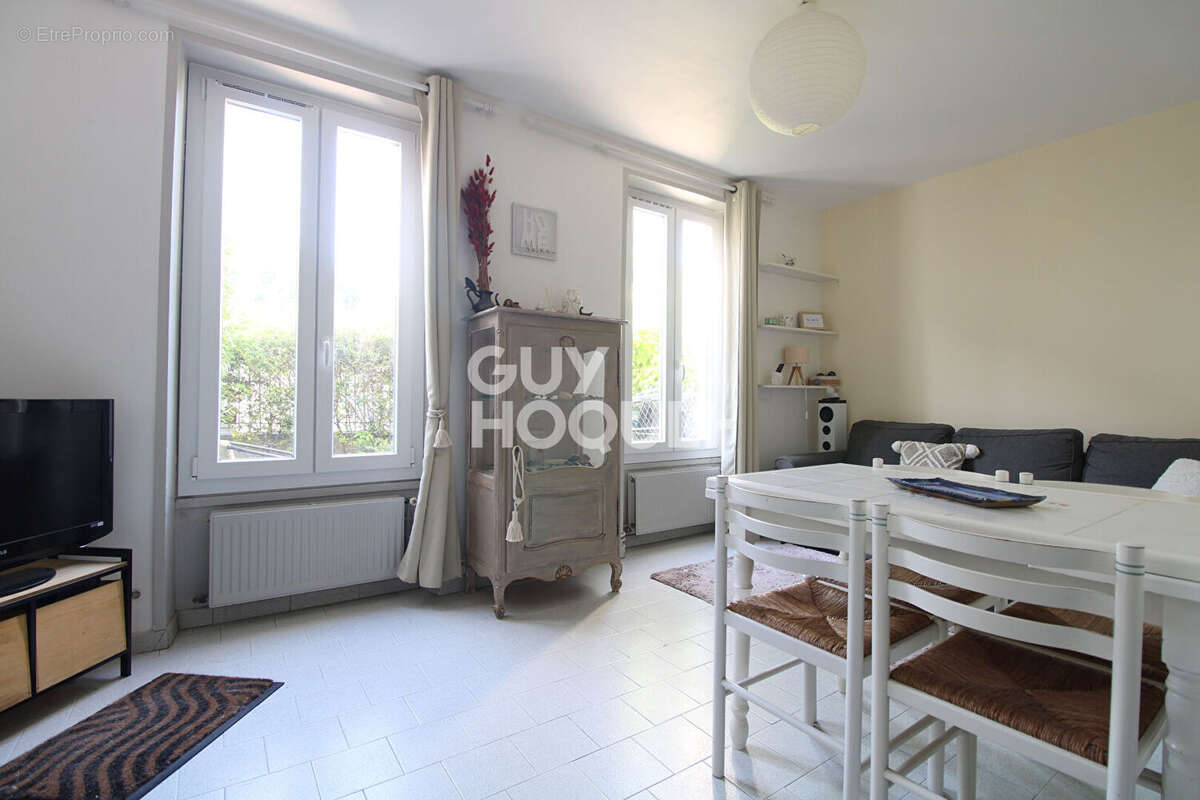Appartement à BRIE-COMTE-ROBERT