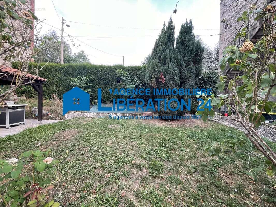 Maison à LE CHAMBON-FEUGEROLLES