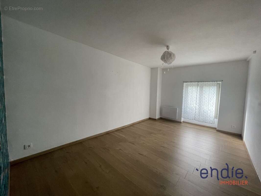 Maison à BEAUMONT-EN-VERON