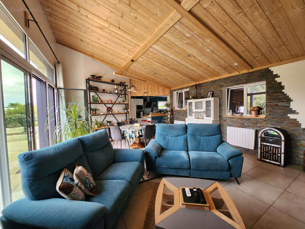 Maison avec 3 chambres dont une parentale, grande dépendance de 89m2 et spa intérieur. - photo 23