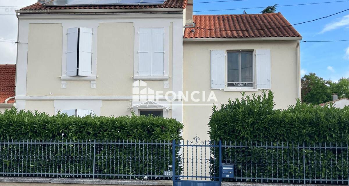 Maison à SAINT-YRIEIX-SUR-CHARENTE