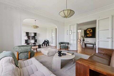 Appartement à NEUILLY-SUR-SEINE
