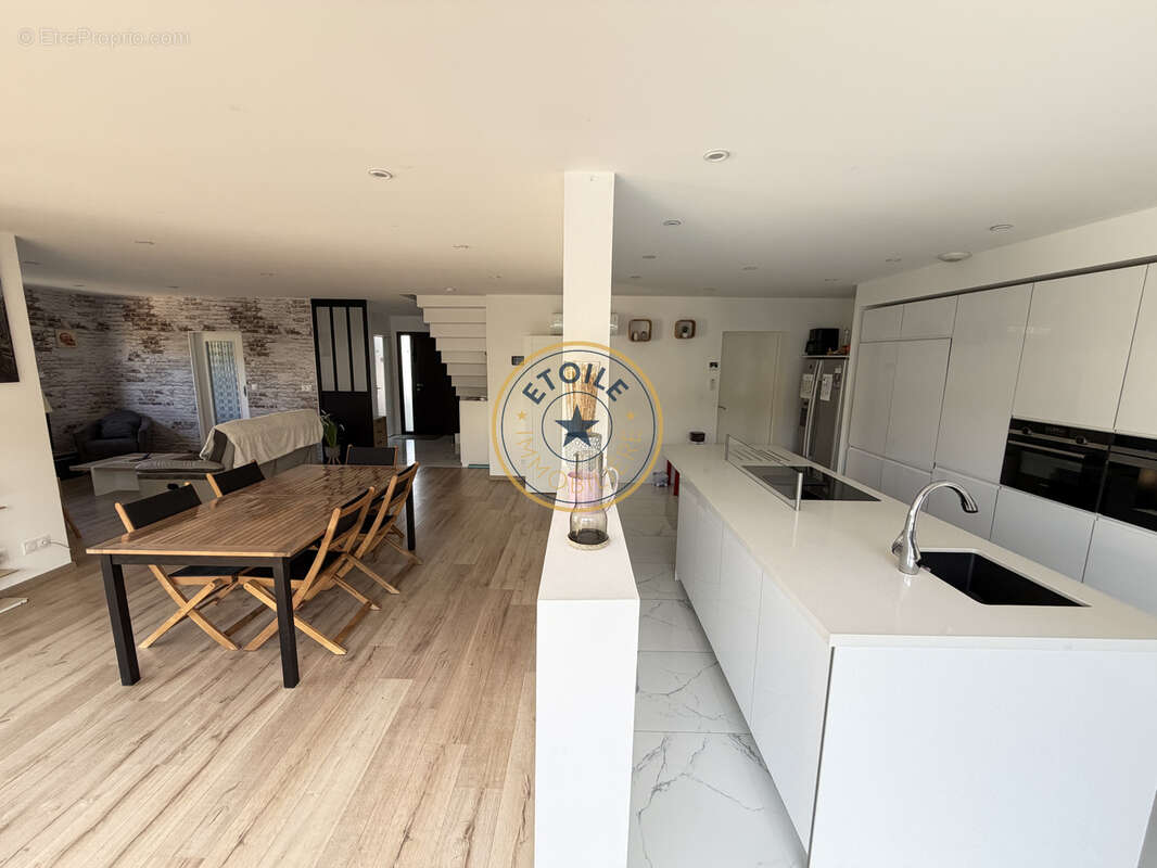 Montreuil-Juigné : maison T5 avec piscine à vendre - photo 5