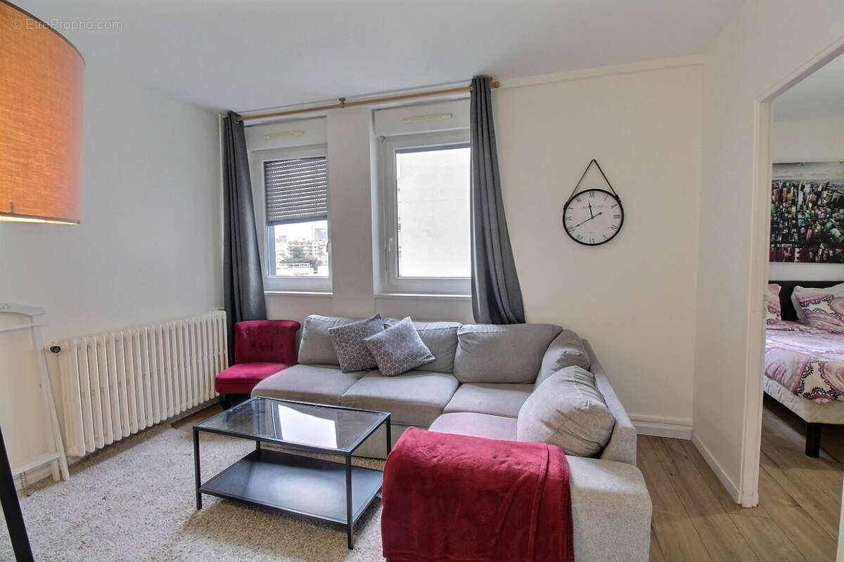 Appartement à COURBEVOIE